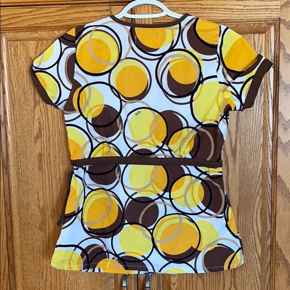 Koi Scrub Top. - Picture 4 of 4